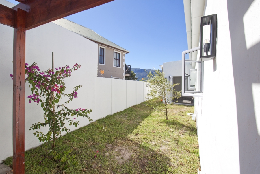 3 Bedroom Property for Sale in Milkwood Park Western Cape
